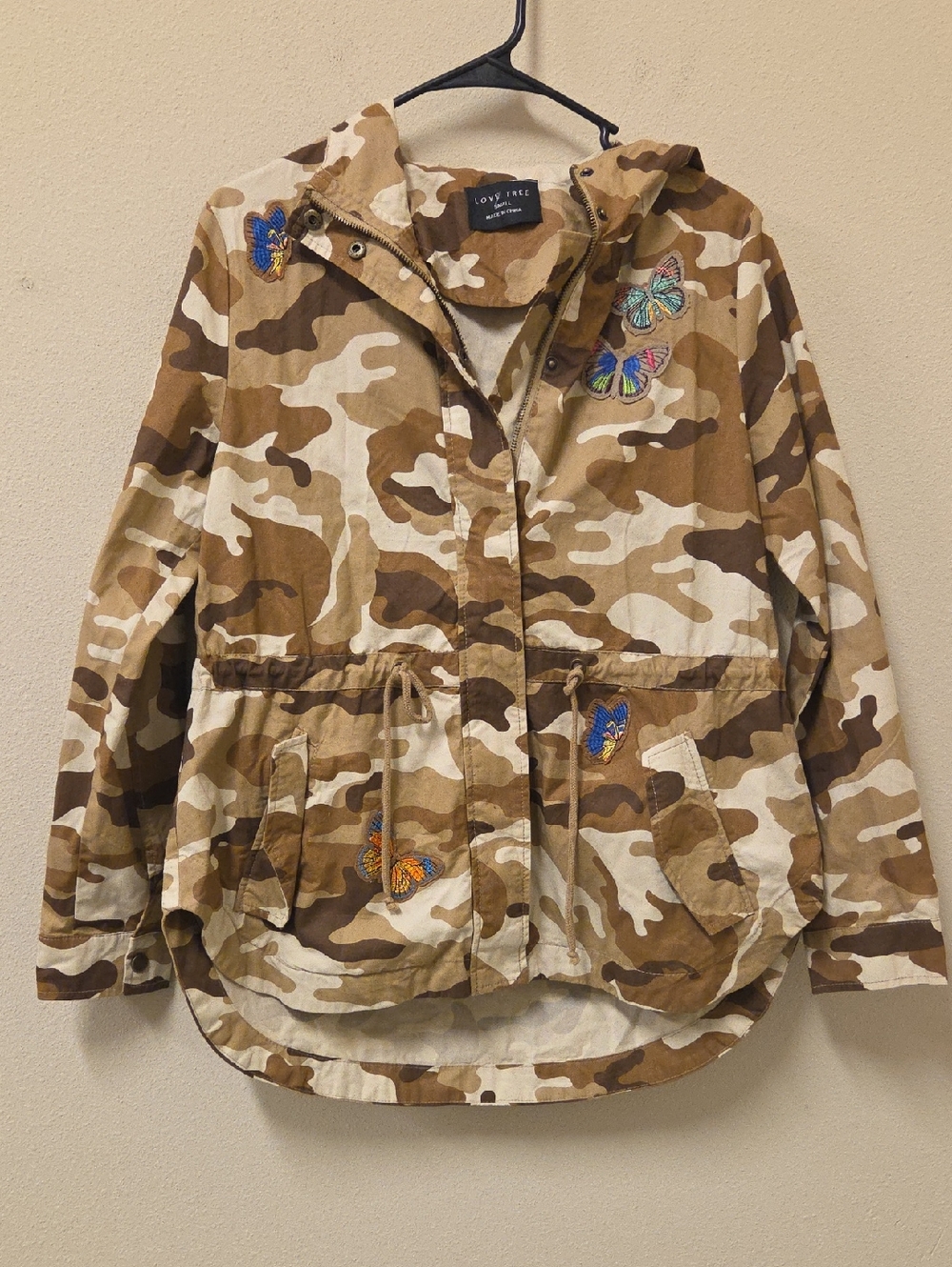 Love Tree Brown Camo Jacket with Colorful Butterfly Patches NEW Size Small